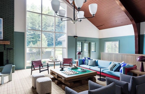 Stowe Area Hotel | Adventure Awaits in a Spacious Room Near Mt Mansfield! Outdoor Pool!