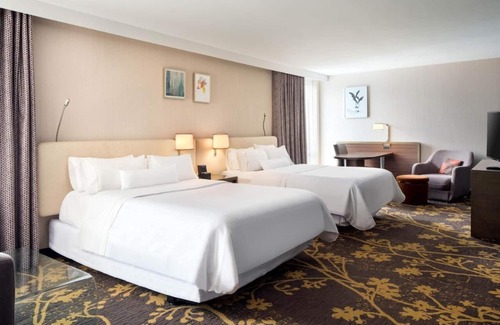 Downtown Cleveland Hotel | Adventure Awaits! Near Huntington Convention Cente