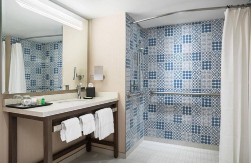 Downtown Cleveland Hotel | Adventure Awaits! Near Huntington Convention Center of Cleveland, 4 Trendy Units
