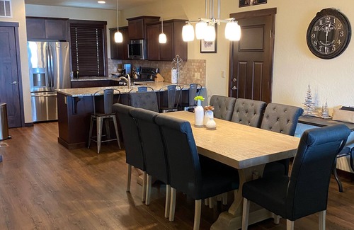 Sandpoint House | Adventure Awaits: Ski-In/Out Retreat with Spa, Steps from Schweitzer Village!