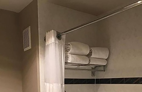 Altamont House | Adventure Awaits! Serene Unit Near Airport and Pool