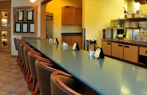 Altamont House | Adventure Awaits! Serene Unit Near Airport and Pool