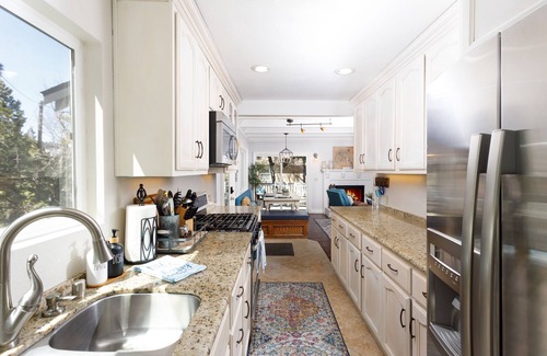 Cedar Glen House | Adventure Awaits! Spa & Short Walk to Lake/Dining/Shops