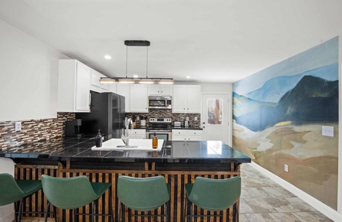 Fayetteville House | Adventure Basecamp, Walks to Kaymoor and Long point Trails, Hot Tub & Game Room