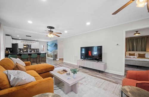 Fayetteville House | Adventure Basecamp, Walks to Kaymoor and Long point Trails, Hot Tub & Game Room