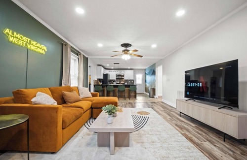 Fayetteville House | Adventure Basecamp, Walks to Kaymoor and Long point Trails, Hot Tub & Game Room