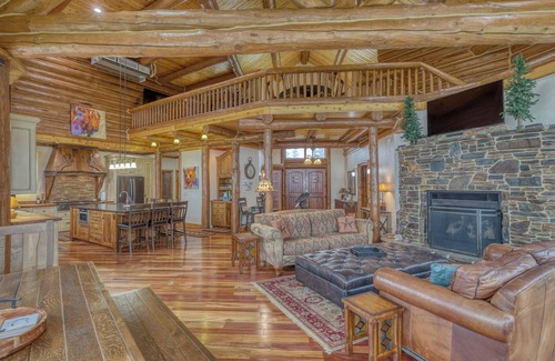 Deadwood Cabin | Adventure-Black Hills Cabin-Hot Tub- loft -Garage