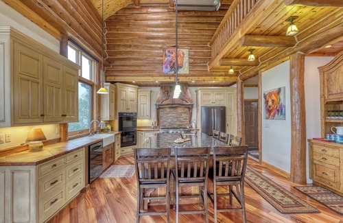 Deadwood Cabin | Adventure-Black Hills Cabin-Hot Tub- loft -Garage