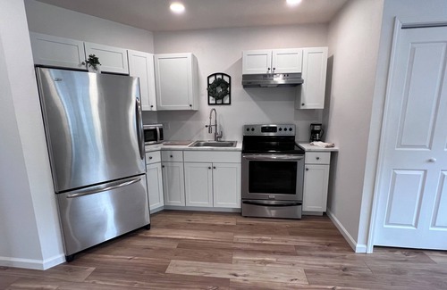 Medford House | Adventure Getaway/Spacious One Bedroom in Beautiful Central Point, Oregon