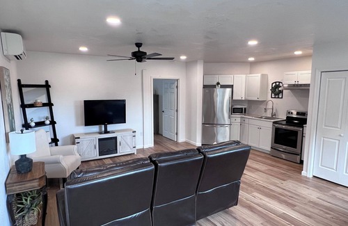 Medford House | Adventure Getaway/Spacious One Bedroom in Beautiful Central Point, Oregon