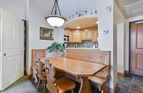 Midway Villa | Adventure Hub~Backcountry Ski|Snowmobile|Scuba Diving Villa 3022-1
