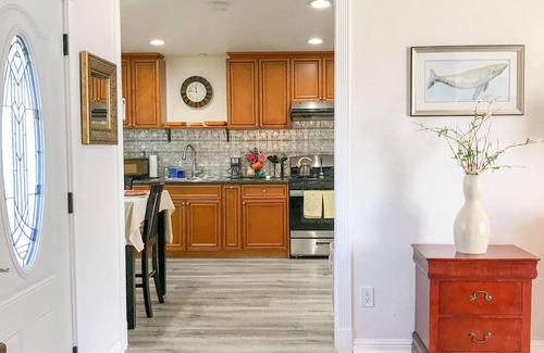 Brookings Apartment | Adventure & Relax "Lee's Harbor Inn Unit B"