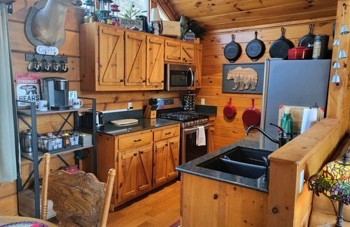 Topton Cabin | Adventure Seekers Wanted ! n🌲Explore 🌲Relax 🌲Unwind Make Memories. ❤