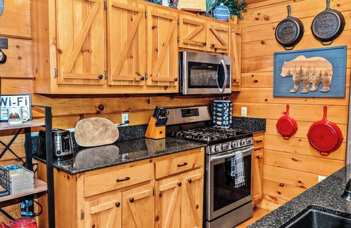 Topton Cabin | Adventure Seekers Wanted ! n🌲Explore 🌲Relax 🌲Unwind Make Memories. ❤