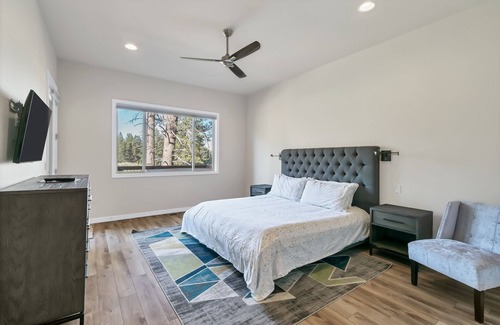 Bend House | Adventure View 3 Bedroom Townhouse by Redawning