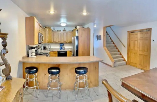 Land O Lakes House | Adventurers paradise! spacious cabin on trails end