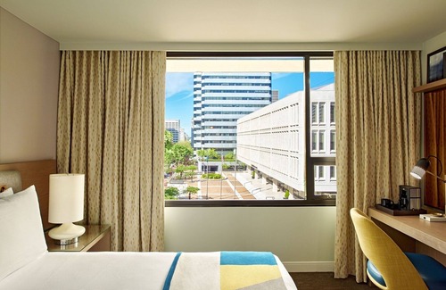Downtown Portland Hotel | Adventurous Urban Retreat Near Hotspots – Walkable & Bike-Friendly, Pets Allowed