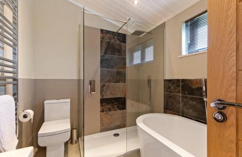 Penally House | Ael-Y-Bryn - Luxury Lodge, Hot Tub, Three En-Suite Bedrooms
