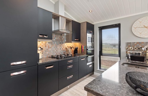 Penally House | Ael-y-bryn - Luxury Lodge Hot Tub Three En-suite Bedrooms
