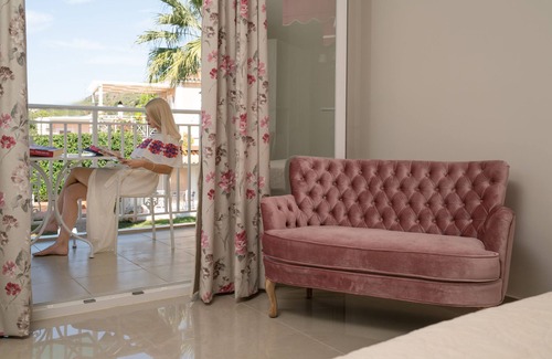 Kalamaki Hotel | Aeolos Boutique Resort and Suites