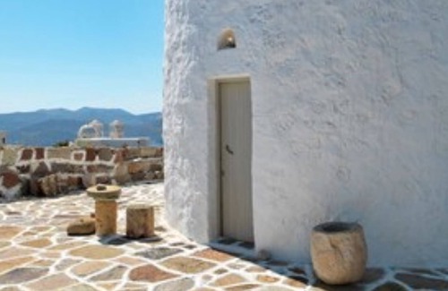 Tripiti House | Aera Milos