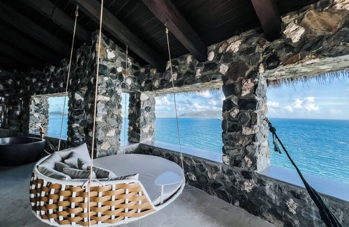 East End Apartment | Aerial Courage Room
