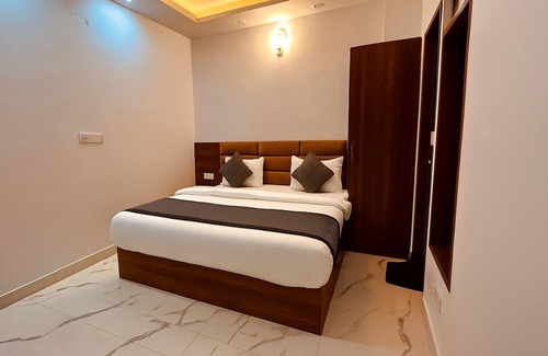 Vasant Kunj Hotel | Aerovilla by JMD Group