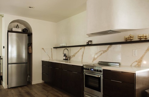 Dixon House | Aesthetic 2-bedroom house in welcoming Dixon near downtown Dixon.