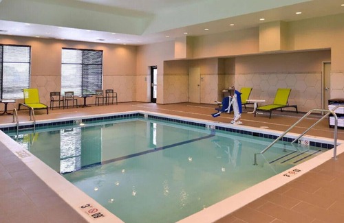 Oakdale House | Aesthetically Sufficient Room for Your Stay