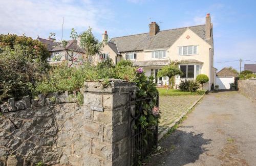 Nefyn House | Afallon
