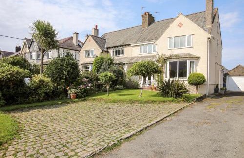 Nefyn House | Afallon