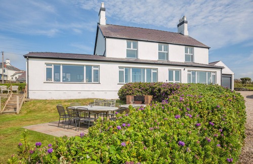 Aberdaron House | Afallon - Six Bedroom House, Sleeps 14