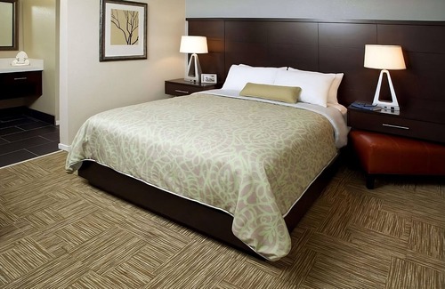 Sunnyvale Resort | Affordability Meets Comfort! TWO Spacious 2B Suites, Onsite Swimming Pool!