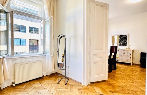 Rudolfsheim-Funfhaus Apartment | Affordable 1BR&1LR Apt, 7- Min to Westbahnhof