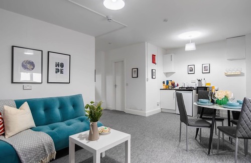 Southgate Apartment | Affordable 2 Bed Flat in London, N14 1C
