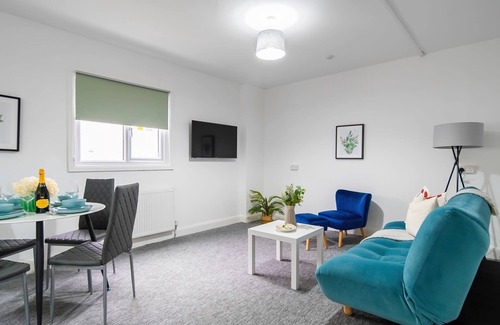 Southgate Apartment | Affordable 2 Bed Flat in London, N14 1C