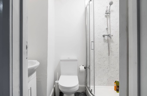 Southgate Apartment | Affordable 2 Bed Flat in London, N14 1C