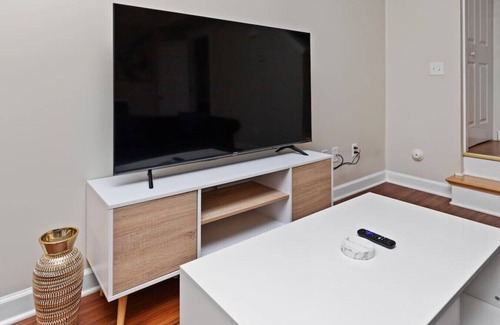 Midtown Apartment | Affordable 2-BR Heart of Detroit