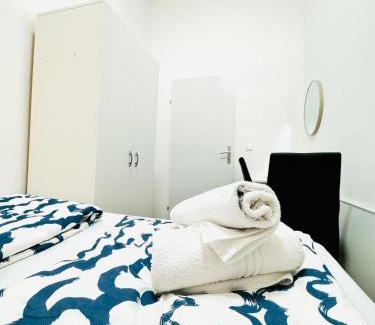 Liesing Apartment | Affordable 5 Bedroom Apartment, Near Atzgersdorf Park