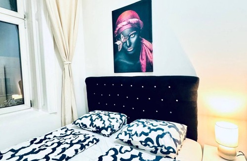 Liesing Apartment | Affordable 5BR Apartment; Near Atzgersdorf Park