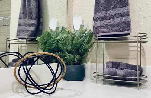 East Point Apartment | Affordable Airport Layover