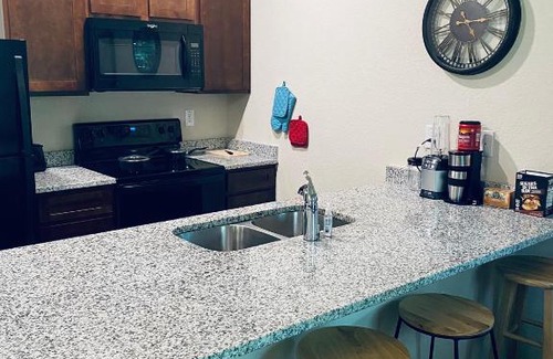 East Point Apartment | Affordable Airport Layover