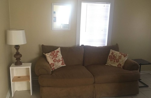 Englewood Cottage | Affordable and Cute Cottage Central to Everything