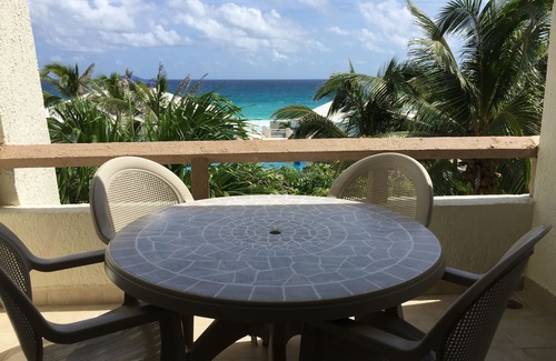 Zona Hotelera Apartment | Affordable Cancun Oceanfront Condo at the "Zona Hotelera" (Hotel Zone)