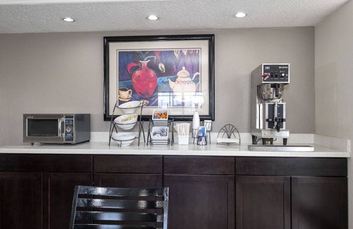 FM 1960 Hotel | Affordable Comfort Perfectly Positioned for Highway Travelers and Tourists