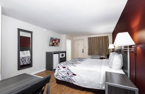 FM 1960 Hotel | Affordable Comfort Perfectly Positioned for Highway Travelers and Tourists