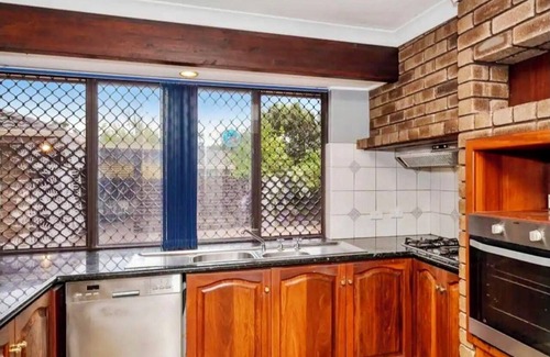 Winthrop House | Affordable Cosy Bedroom Near River/City/University/Fremantle in Shared house