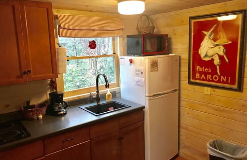 Clayton Cottage | Affordable Cute Clean, Close to downtown, hikes, falls, fishing, rafting