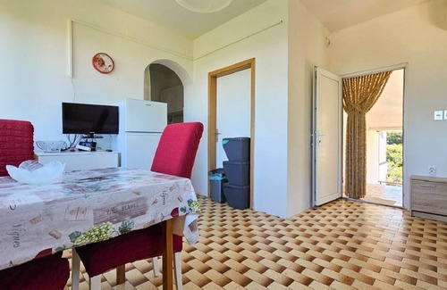 Dajla Apartment | Affordable, dog-friendly apartment just 100 meters from the beach