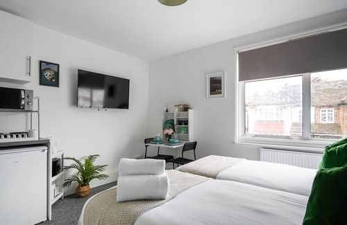 Southgate Apartment | Affordable En-Suite Studio Rooms in London, N14 5B